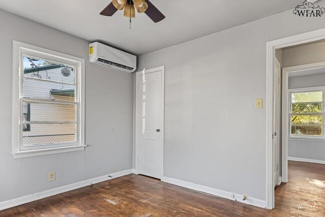 Building Photo - 1613 Hawes Ave