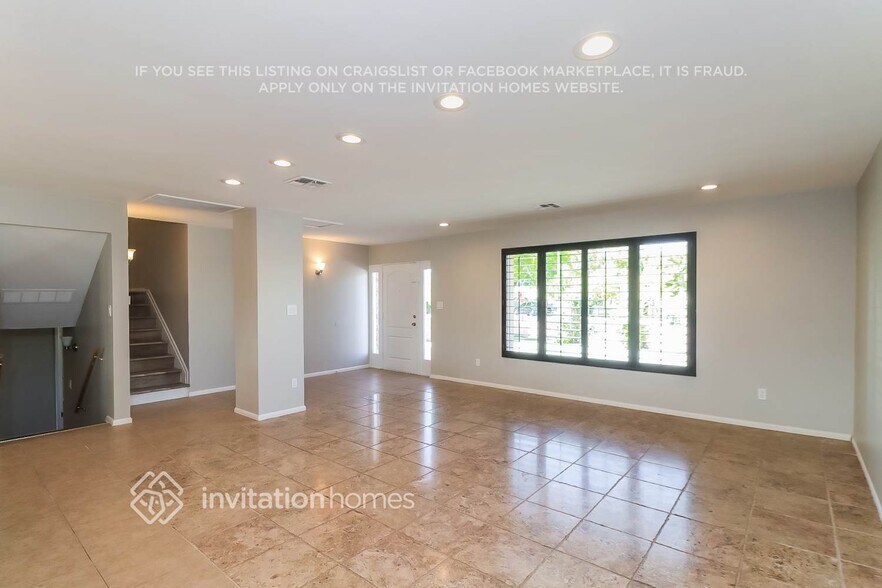 Building Photo - 213 E Carson Cir