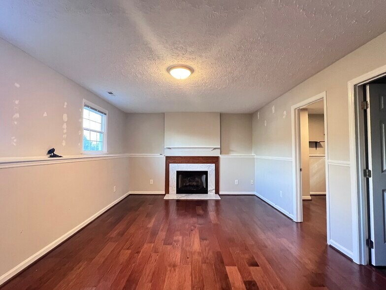 Building Photo - 109 Carmel Woods Ct