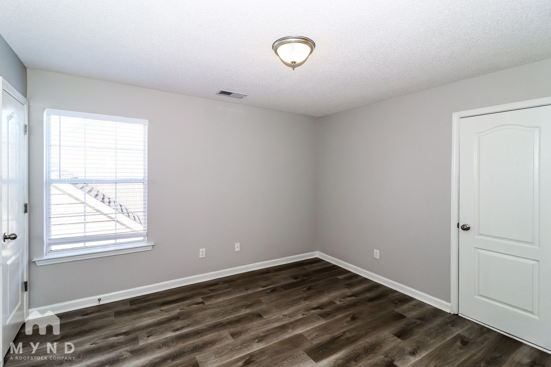 Building Photo - 10182 Sterling Ridge Dr