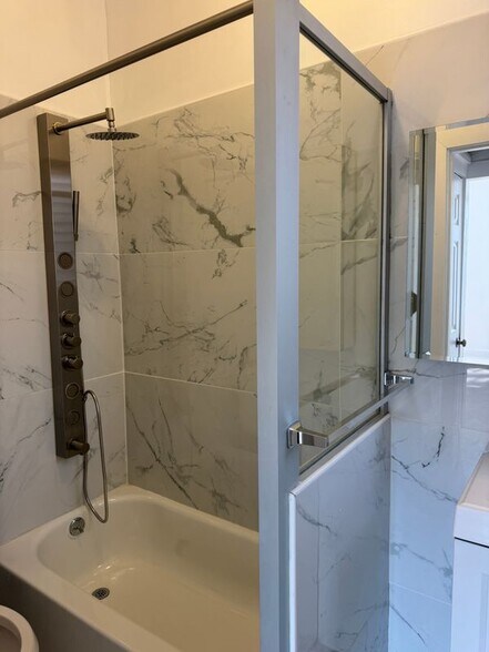 Building Photo - 1923 Bay Ridge Pkwy