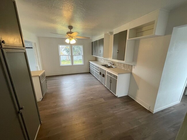 Building Photo - 3916 Homedale Rd