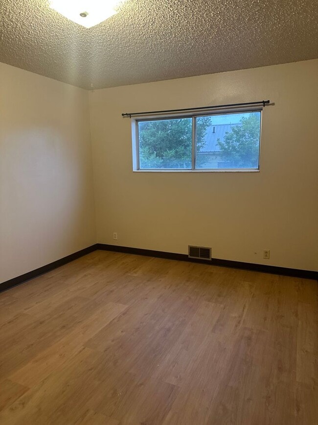 Building Photo - 541 Jensen-