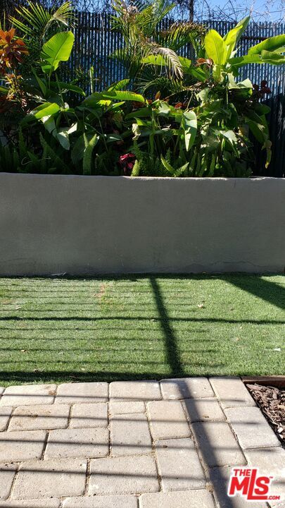 Building Photo - 2133 Carmona Ave