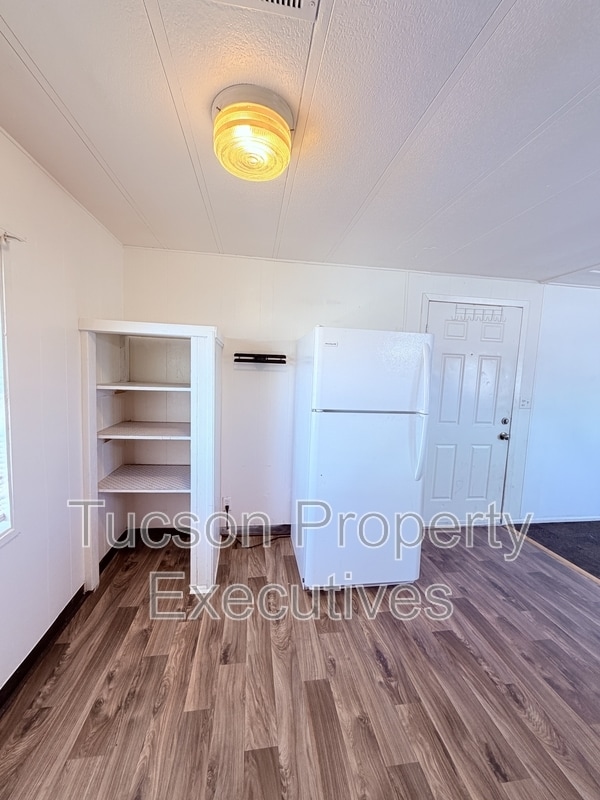 Building Photo - 4580 E Rex St