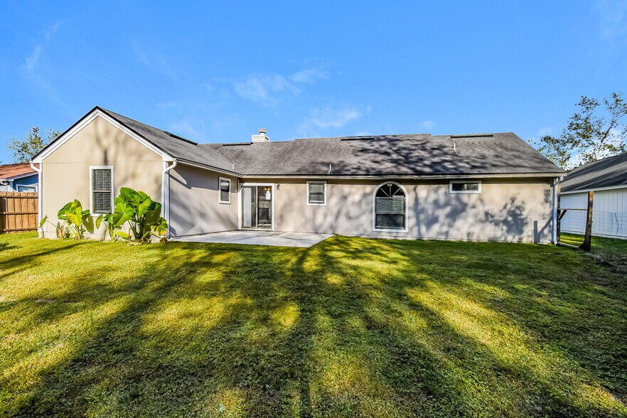 Building Photo - 1464 Rose Hill Dr W