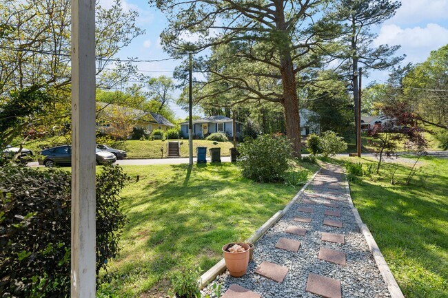 Building Photo - Beautiful 3 Bed 1 Bath Home in Lakewood with Finished Basement Area and Fenced Back Yard!!