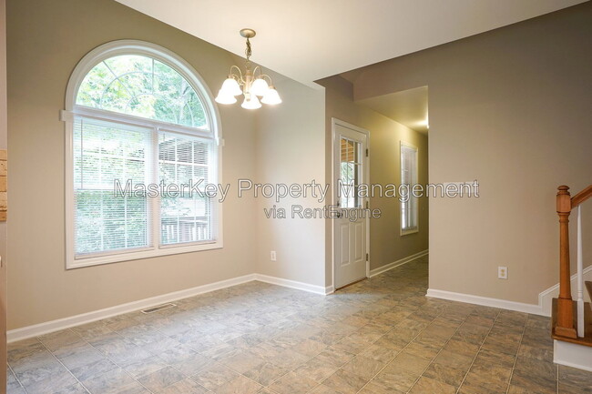 Building Photo - 1008 Knighthood Ln