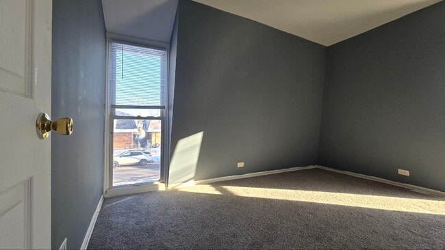 Building Photo - Spacious 3BR / 1.5BA Single-Family Home in Chicago – Available January 19