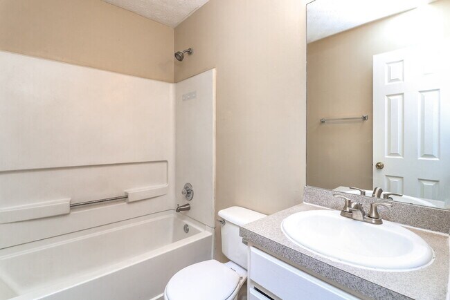 Building Photo - 841 Revena Dr