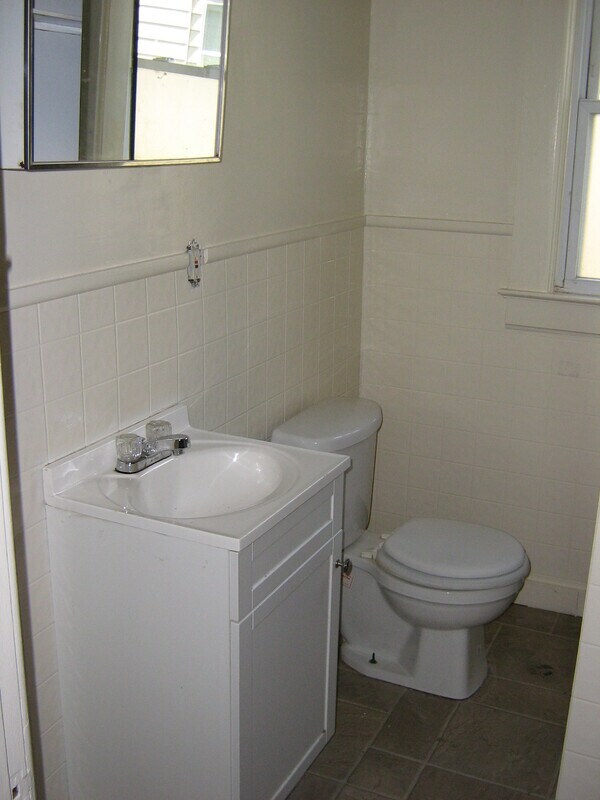 Building Photo - 121 Sedgwick St