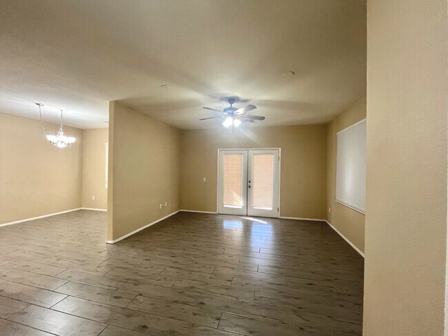 Building Photo - Beautiful Summerlin townhome, 3 bed, 2.5 bath, on 1st floor.