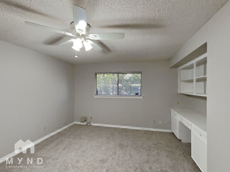 Building Photo - 312 Towne House Ln