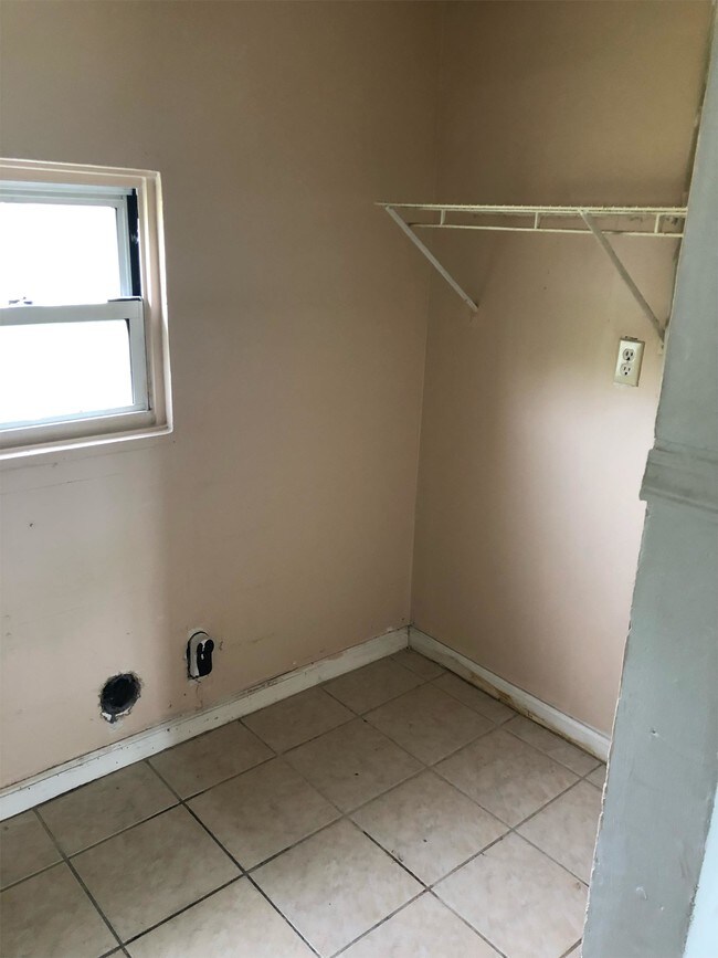 Building Photo - 185 Church St