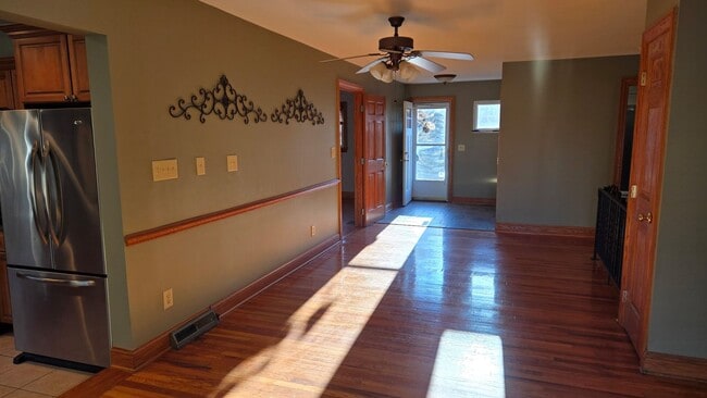 Building Photo - **RIVERFRONT 4-BEDROOM/3-BATH WITH 4-CAR GARAGE, FULL BASEMENT!!**