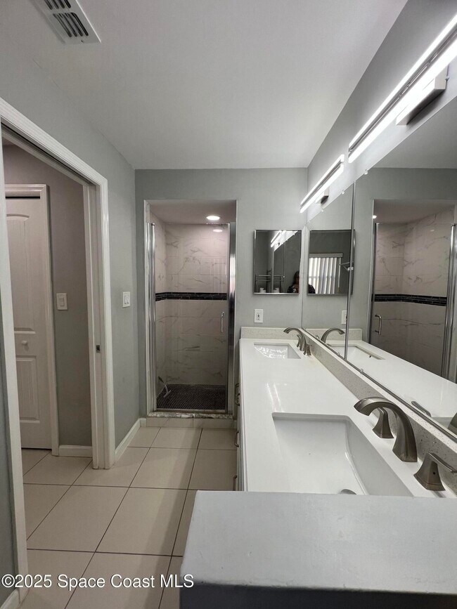 Building Photo - 440 River Grove Ct