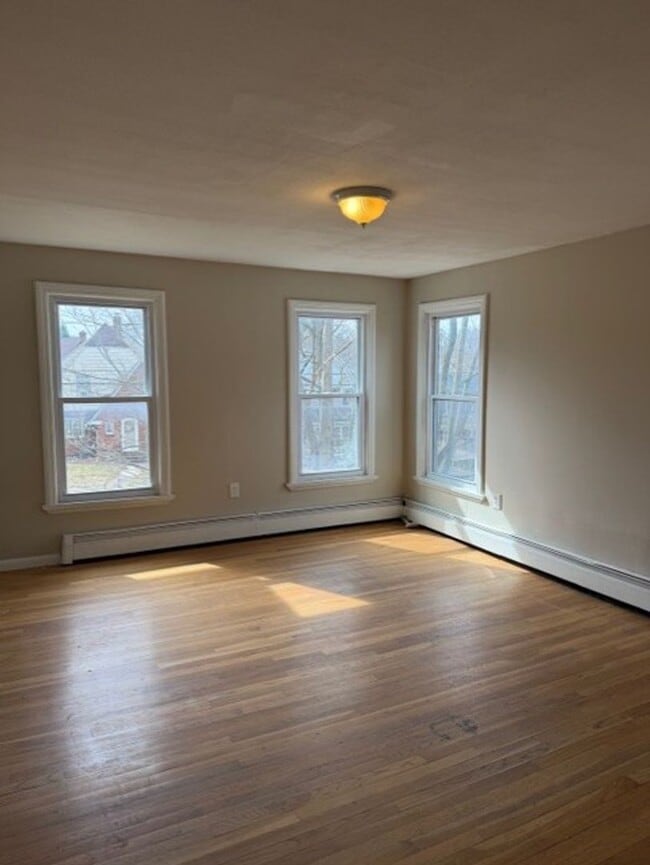 Building Photo - 329 Salt Springs Rd