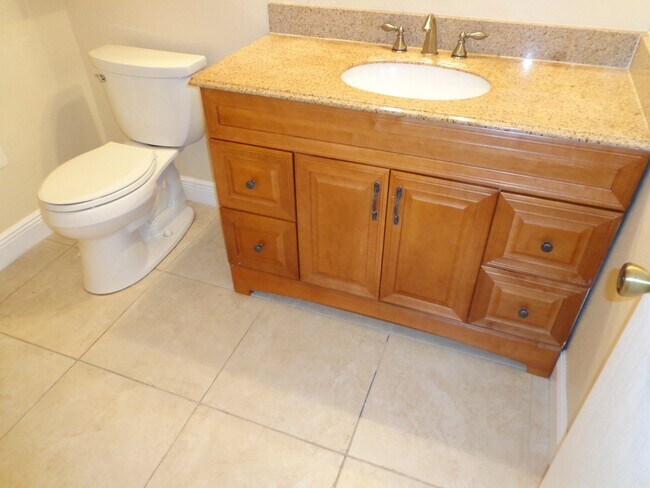 Building Photo - Charming condo 2 Bedrooms and 1 Bathroom In Sunrise, FL