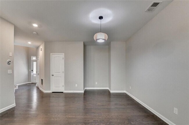 Building Photo - 7245 Heritage Oak Ct