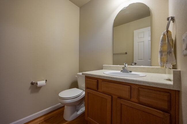 Building Photo - Spacious 3 Bedroom 2.5 Bathroom Rental Pro...