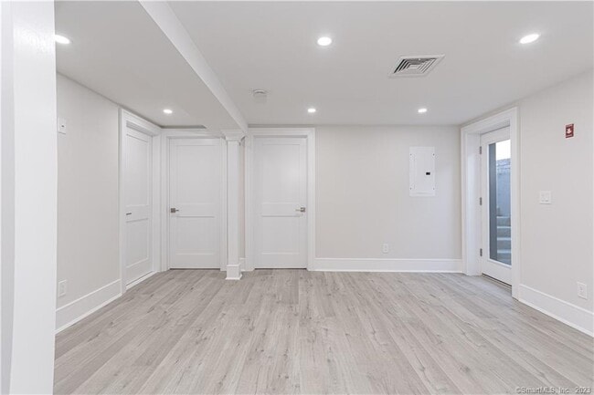 Building Photo - 40 Poe Ct