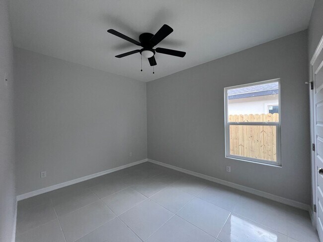 Building Photo - Brand New! Don't Miss Out Call today!