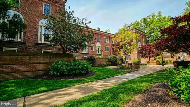Building Photo - 1107 N Pitt St