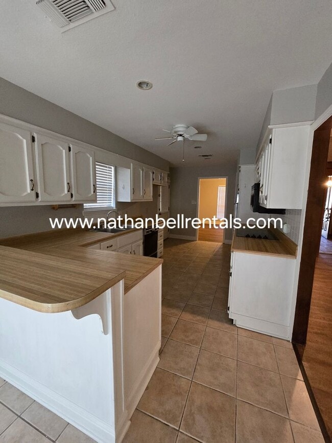 Building Photo - 3 bedroom 2 bath