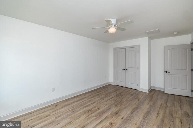 Building Photo - 411 James St