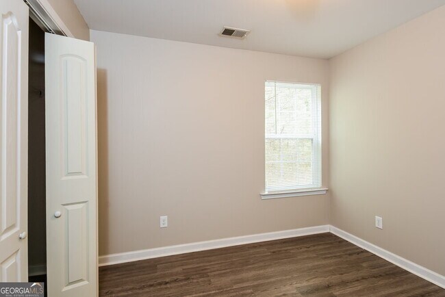 Building Photo - 62 Beaver Pointe