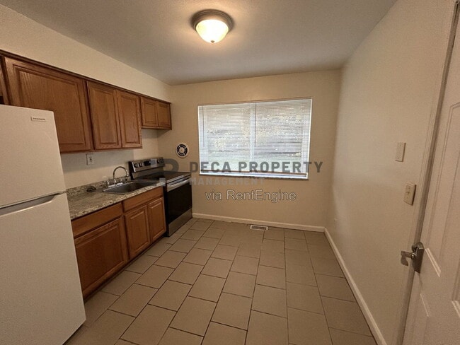 Building Photo - 9910 Broadmoor Dr