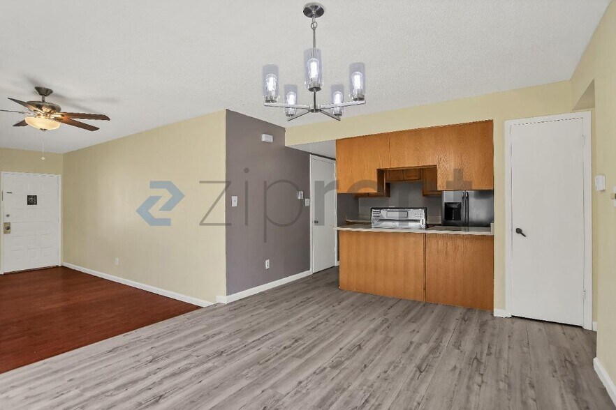 Building Photo - Unit 8922 San Pasqual way