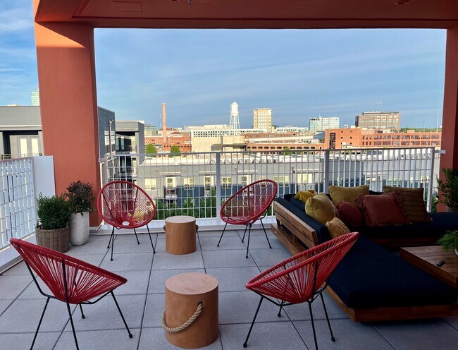 Rooftop Terrace - 600 S Duke St