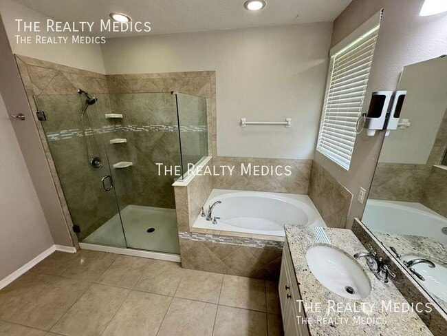 Building Photo - 5107 Appenine Loop W