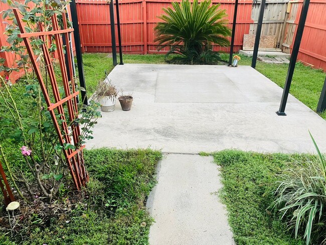 Building Photo - 14426 Kemrock Dr