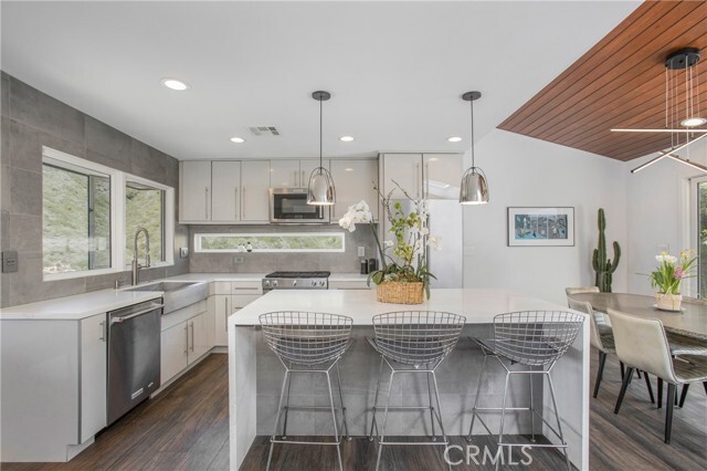 Building Photo - 546 Temple Hills Dr
