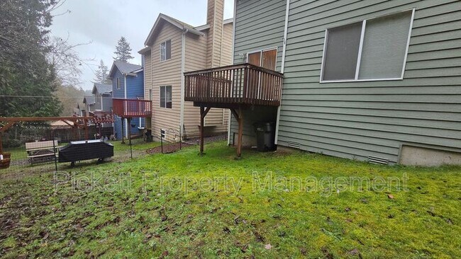 Building Photo - 1010 NW Poppy Ct