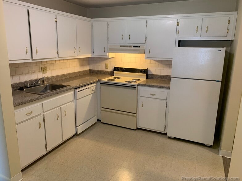 Building Photo - 740 Central St