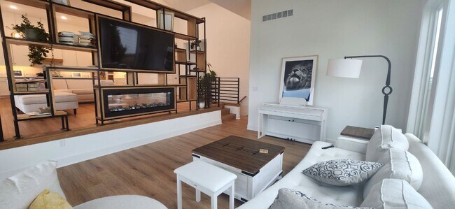 Building Photo - 2702 N Eagle St