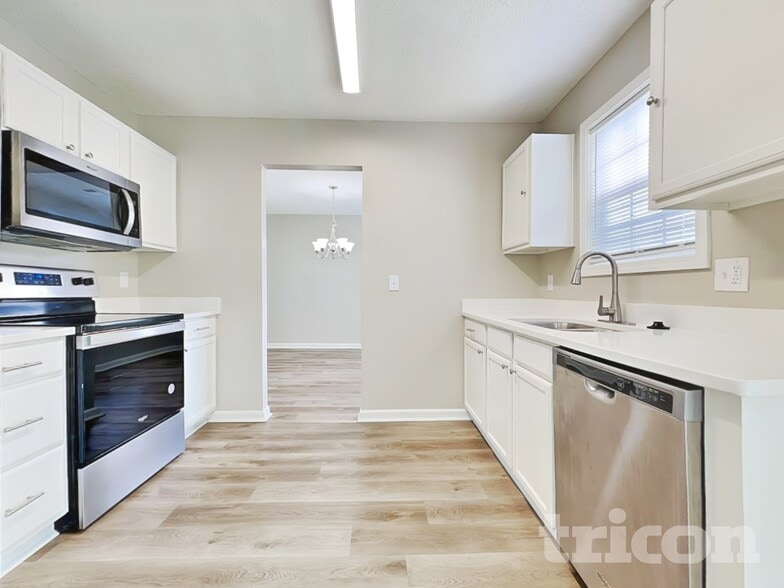 Building Photo - 208 Autumn Woods Dr