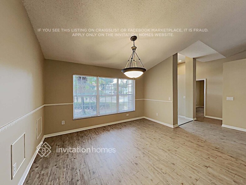 Building Photo - 1402 Bent Oaks Blvd
