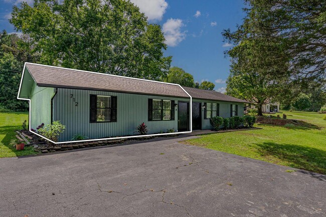 Building Photo - 712 Cooper Rd