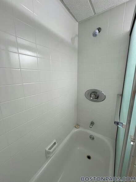 Building Photo - 62 Boylston St