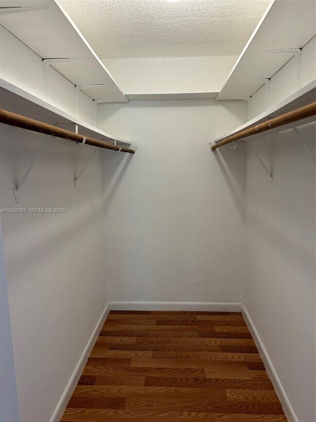 Building Photo - 2201 Brickell Ave