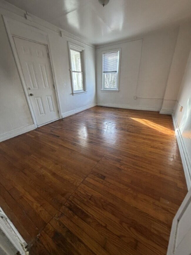 Building Photo - AVAILABLE FOR SHOWING 3!!! BR/1 BA. Promotion - $500 off first month rent!!