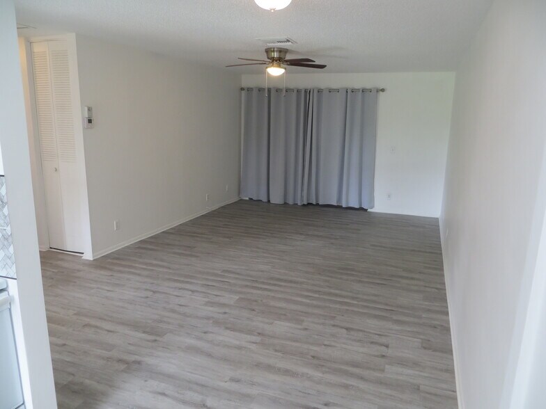 Living Room - 2723 Dudley Dr E