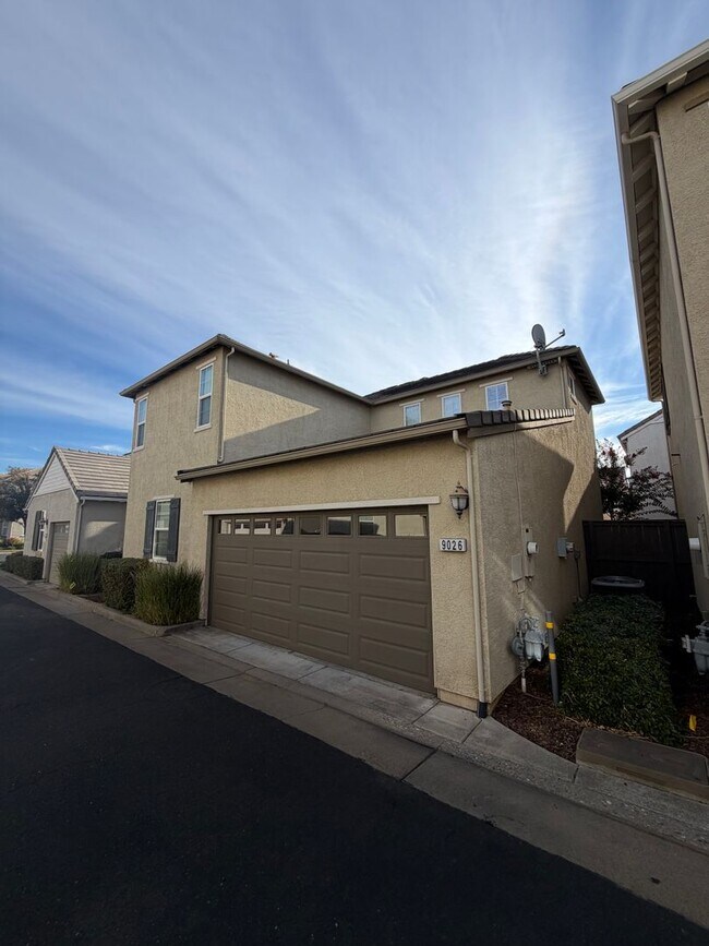 Building Photo - 9026 Crescenda Ln