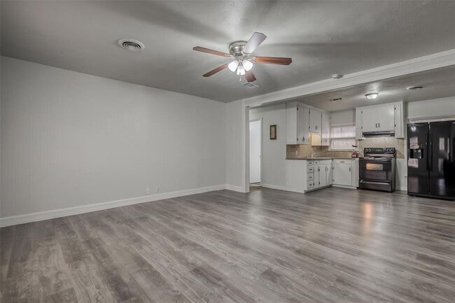 Building Photo - Recently Remodeled 3-Bedroom Home with Gat...