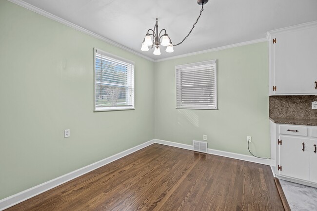 Building Photo - 205 Fieldstone Cir