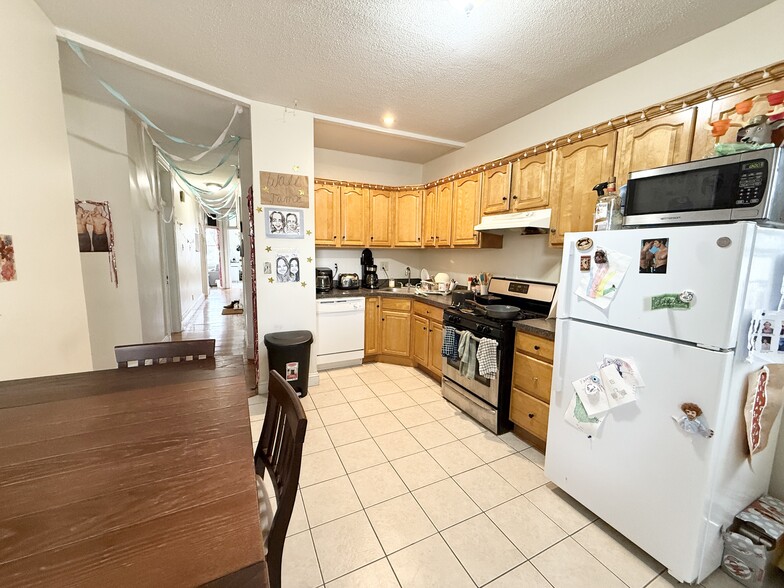 Building Photo - 55 Hillside St